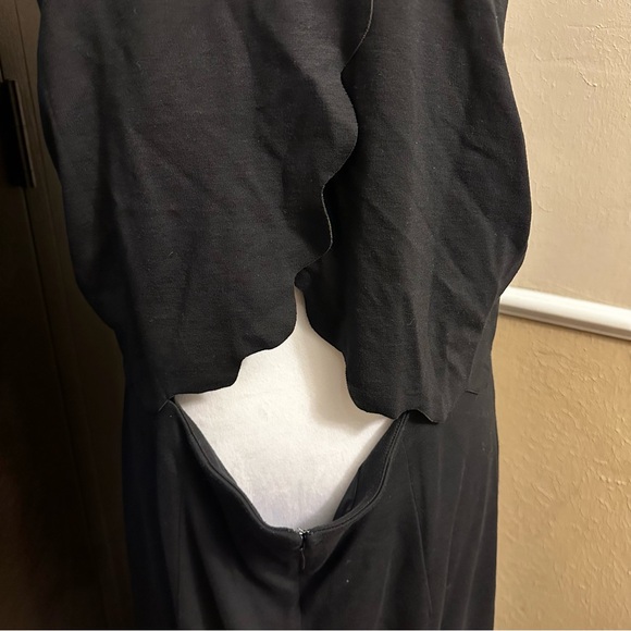 Black scalloped wrap back dress - Picture 5 of 8